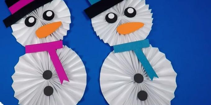Comment faire un bonhomme de neige avec ses mains sur papier