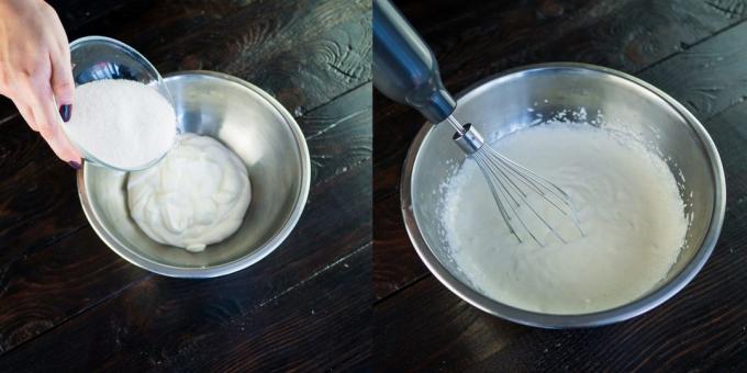 Gâteau au miel gâteau: Dans un grand bol, mélanger la crème et le sucre