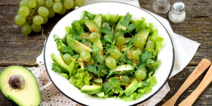 Salade aux raisins, avocat et concombre