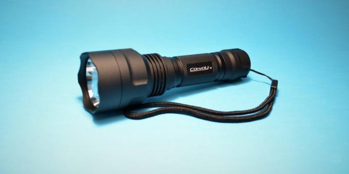 comment choisir une lampe de poche: Convoi C8