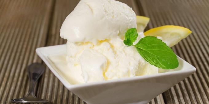 Crème glacée, yaourt et liqueur d'orange