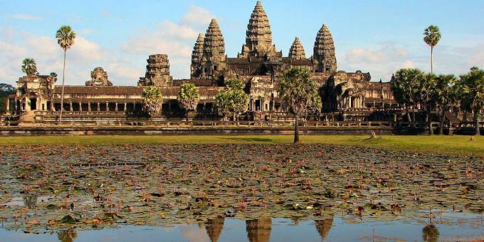 territoire asiatique n'est pas en vain attirer les touristes: le parc archéologique d'Angkor, au Cambodge