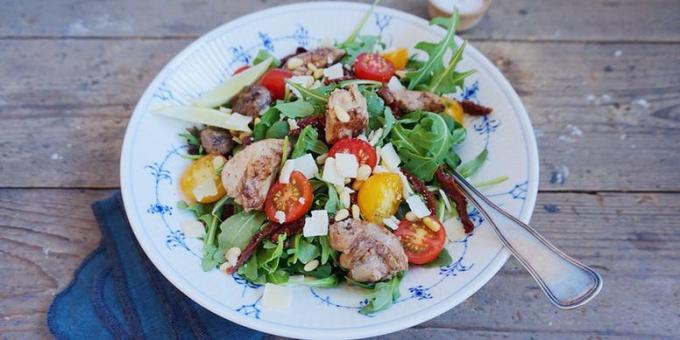 Morue tomate salade de foie, parmesan et pignons de pin