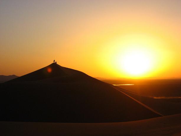Coucher de soleil dans le Sahara