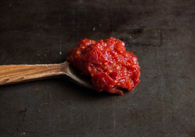Confiture de tomates: Laissez les tomates sur le feu pendant environ une heure et demie