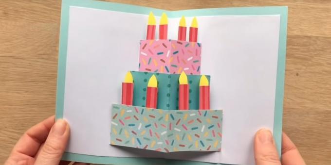 Comment faire une carte de voeux avec un gâteau d'anniversaire avec ses mains