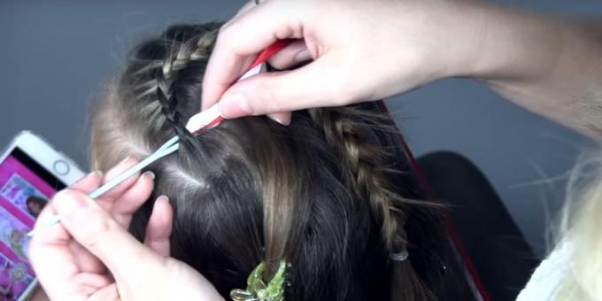 Nouvelles coiffures pour les filles: Insérer le ruban