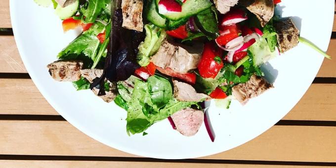 salades diététiques: Salade de bœuf et cuit au four Aubergine