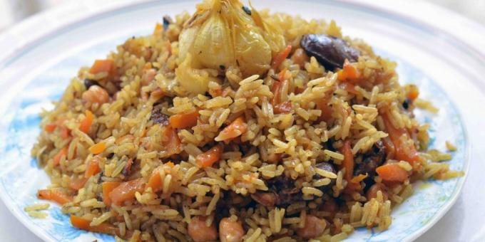 Recettes: Pilaf avec des coeurs de poulet dans multivarka