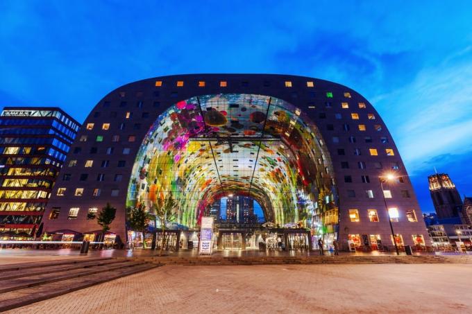 architecture européenne: Markthal sur le marché Blaak de Rotterdam