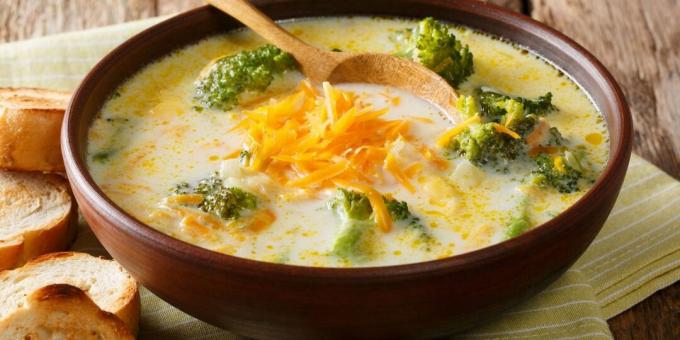 Soupe au fromage avec brocoli