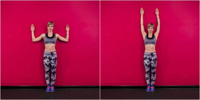 Comment agrandir vos seins avec de l'exercice: lever les bras près d'un mur