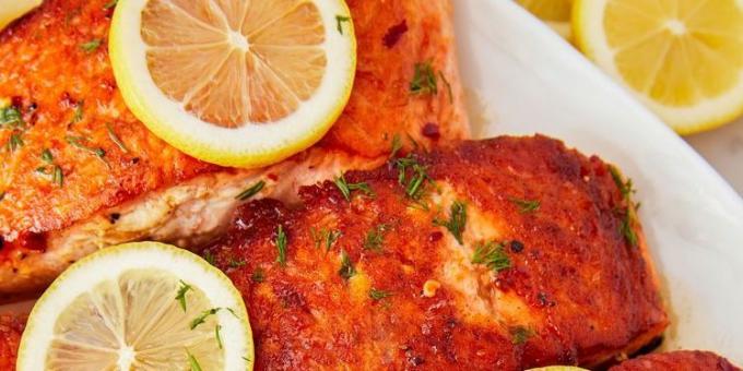 Comment cuire un dîner à la hâte: saumon grillé au citron
