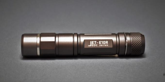 comment choisir une lampe de poche: JETBeam E10R: vue