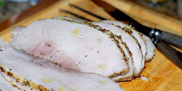 Comment faire du porc bouilli au four avec le gingembre, la moutarde et la pomme