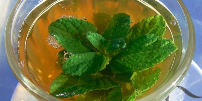 Thé de fruits: thé à la menthe