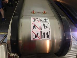 Les règles de sécurité dans le métro: comment se comporter dans les gares et à bord du train, pour éviter les problèmes