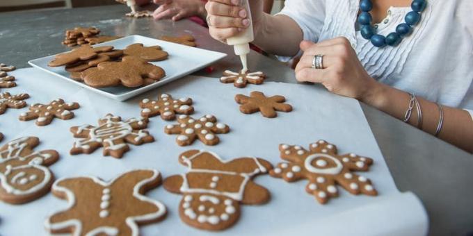 Comment décorer des biscuits de Noël émail classique