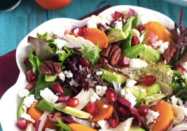 Recette: salades d'hiver en bonne santé avec Persimmon - avec grenade et feta