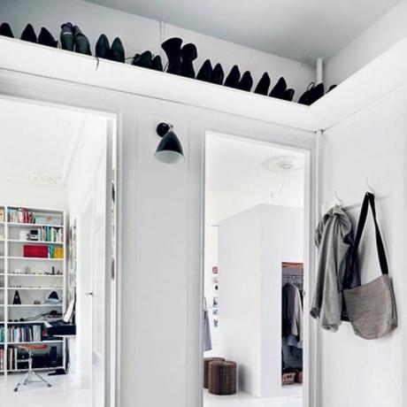 Conception de petits appartements: les armoires de plafond