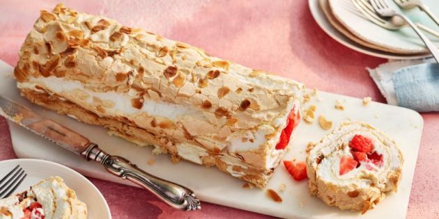 roulade Merengovy avec des fraises