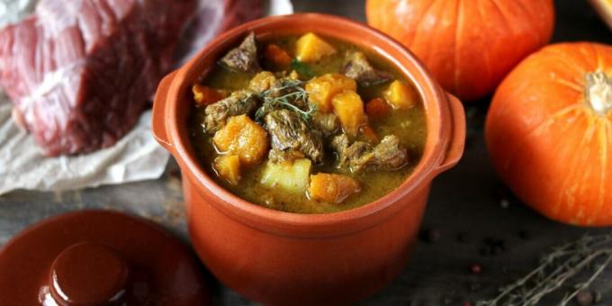 Boeuf aux pommes de terre et potiron en pots