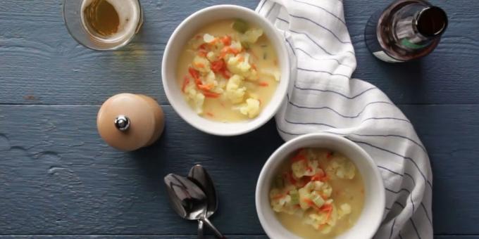 soupe au fromage avec chou-fleur et sauce béchamel: une recette simple