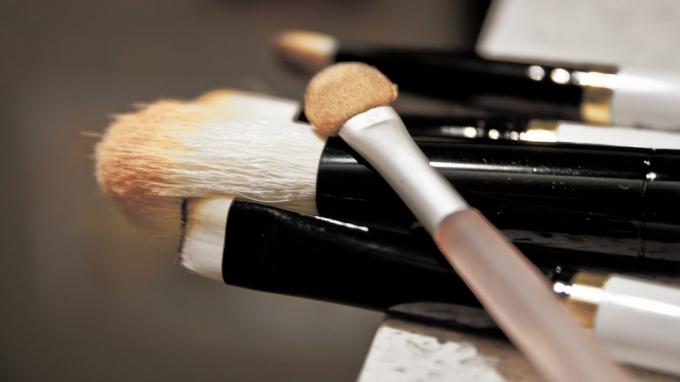 Comment économiser sur les cosmétiques: blogueurs beauté lire