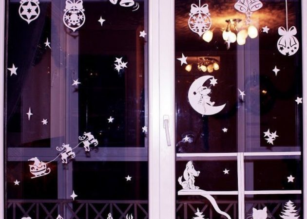 Comment décorer une maison pour le réveillon du Nouvel An: fenêtres