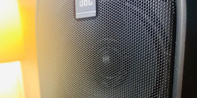 Haut-parleurs JBL One Series 104: grille