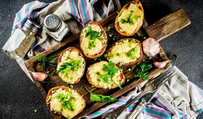 Pommes de terre au four avec chou-fleur