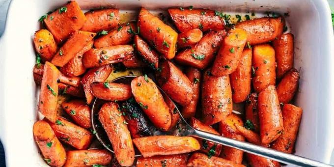 Légumes dans le four: carottes au miel et à l'ail