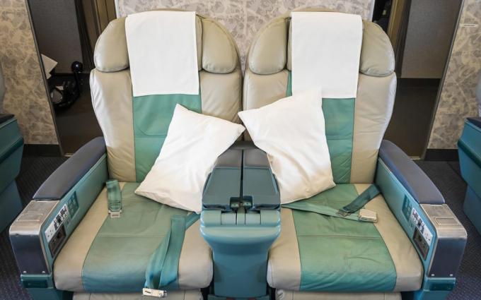 sièges vides dans un avion moderne