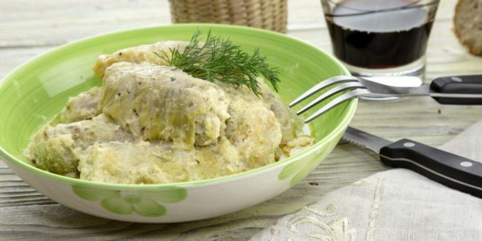 Rouleaux de chou grec à la sauce aux œufs et au citron