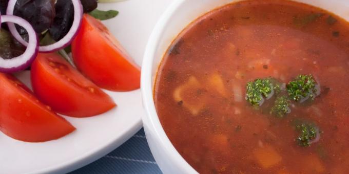 soupes de légumes: soupe de tomates, poivrons
