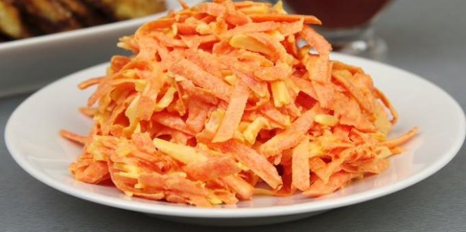 Salade de carottes, le fromage et l'ail