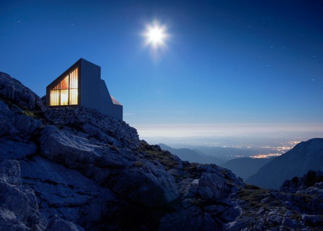 La petite maison au sommet de la montagne pour les grimpeurs de loisirs