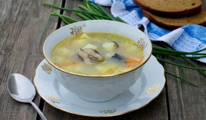 Soupe de poisson en conserve avec du riz