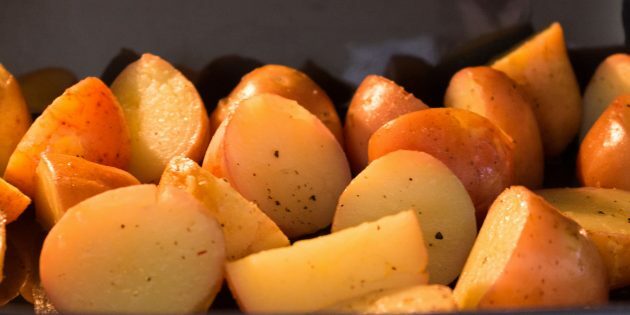 Pommes de terre nouvelles au four: une recette simple