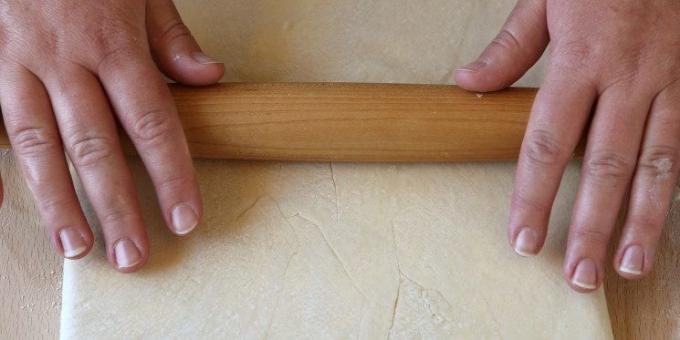 Comment faire cuire une pâte feuilletée maison: Etaler la pâte