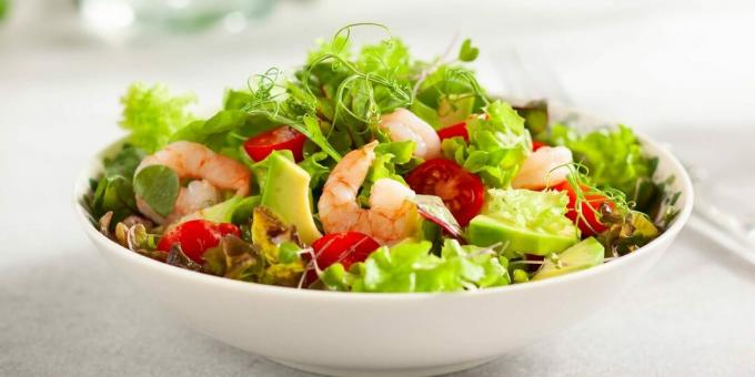 Salade aux crevettes et tomates cerises