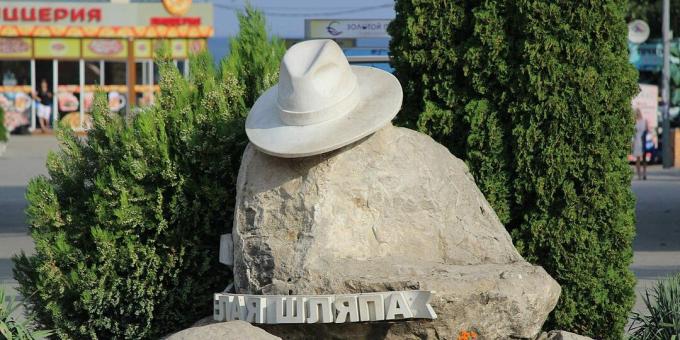 Attractions d'Anapa: monument au chapeau blanc