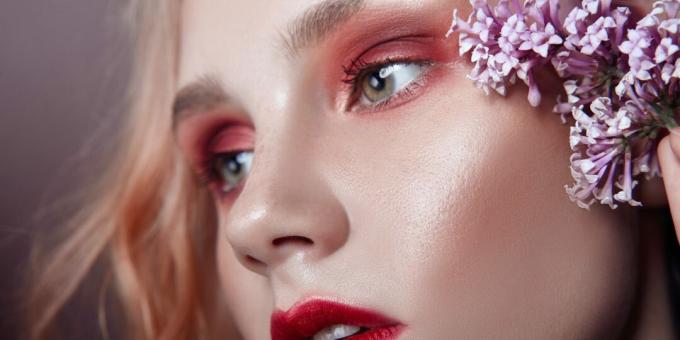 Maquillage à la mode - 2020: nuance rose tendre